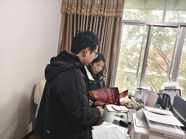 科技賦能法治，服務惠企便民——雙清區科工信局開展2025年‘政務公開主題日’暨‘12·4’國家憲法日系列宣傳活動